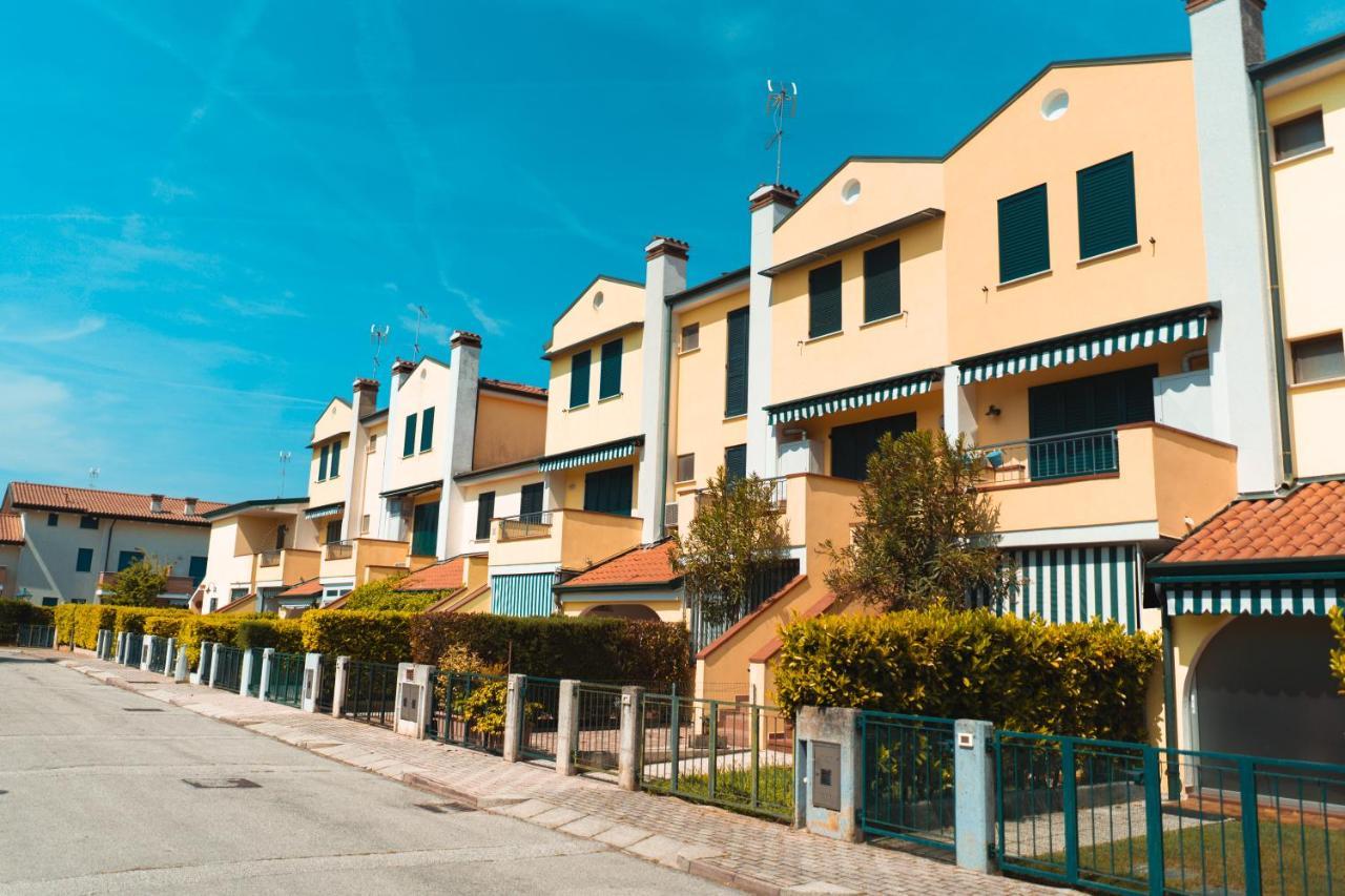 Villetta A Schiera Orchidea Ераклеа Маре Екстериор снимка